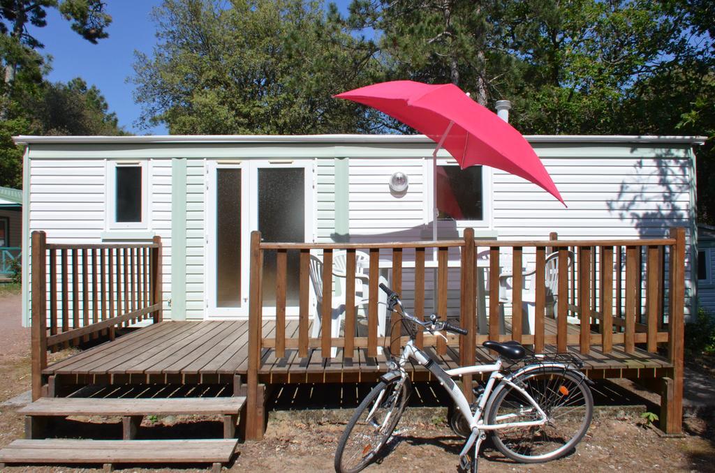 Camping Le Clos Des Pins Лонгвил-сюр-Мер Екстериор снимка